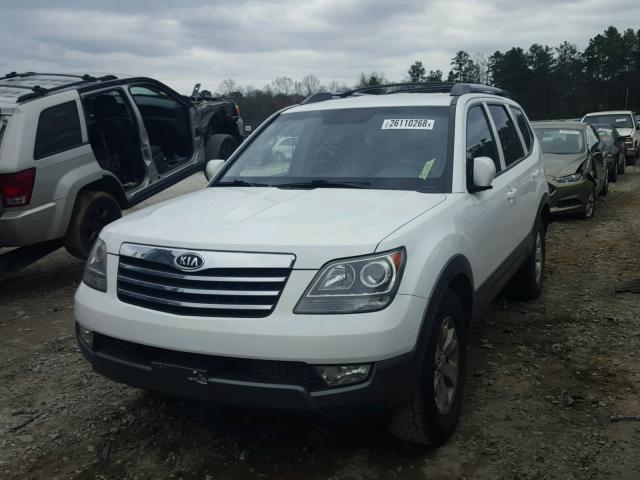 KNDJJ741595011508 - 2009 KIA BORREGO LX WHITE photo 2