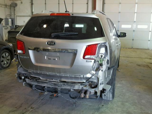 5XYKT3A64DG383879 - 2013 KIA SORENTO LX GRAY photo 10