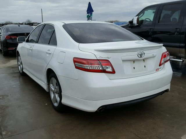 4T1BF3EKXAU580012 - 2010 TOYOTA CAMRY BASE WHITE photo 3