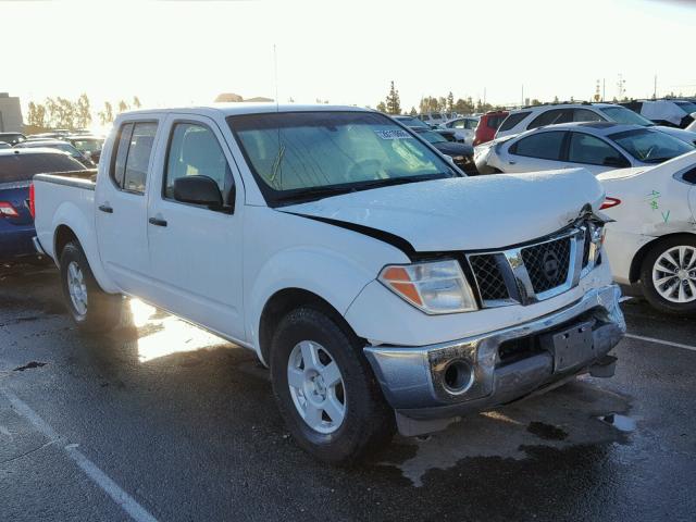 1N6AD07U26C410837 - 2006 NISSAN FRONTIER C WHITE photo 1