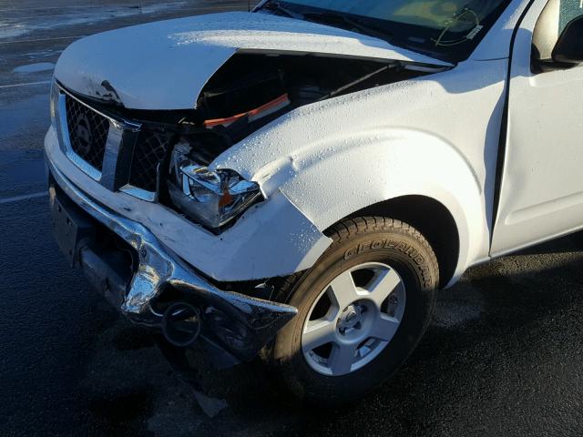 1N6AD07U26C410837 - 2006 NISSAN FRONTIER C WHITE photo 9