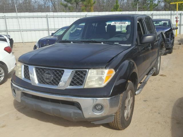 1N6AD07U75C416986 - 2005 NISSAN FRONTIER C BLACK photo 2