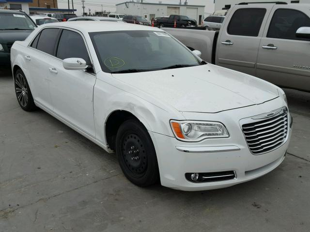 2C3CA4CG1BH572854 - 2011 CHRYSLER 300 WHITE photo 1