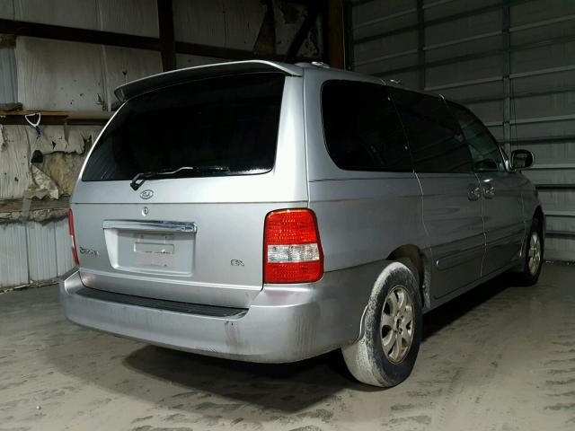 KNDUP131646552631 - 2004 KIA SEDONA EX SILVER photo 4