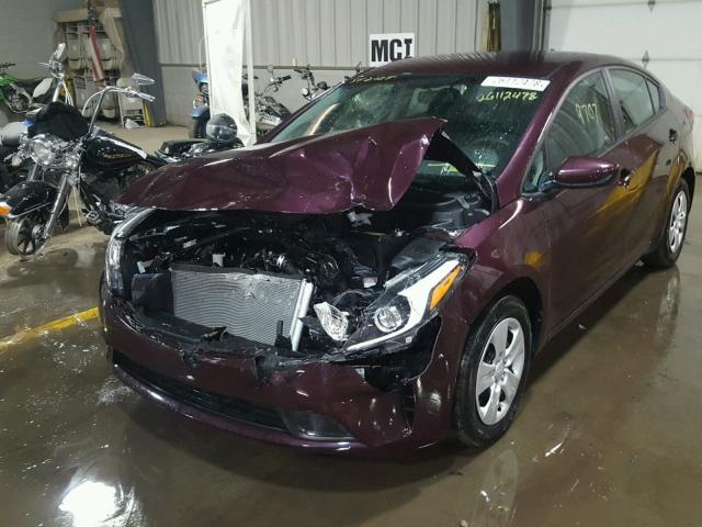 3KPFK4A77HE011457 - 2017 KIA FORTE LX BURGUNDY photo 2