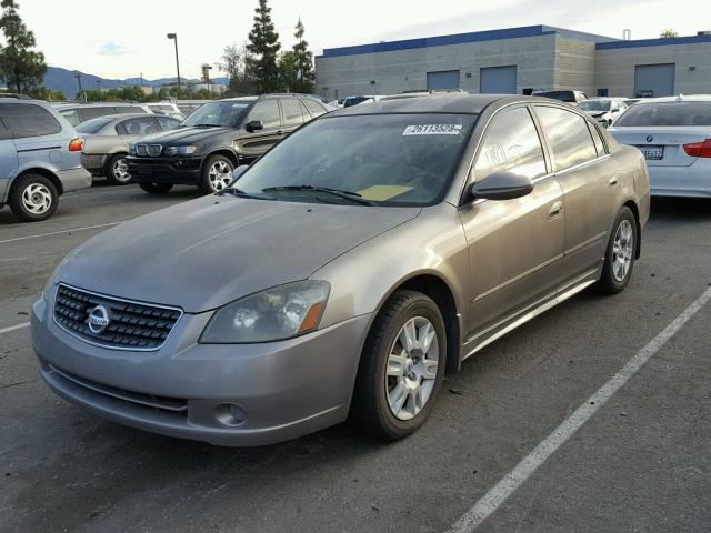 1N4AL11D25C390758 - 2005 NISSAN ALTIMA S BROWN photo 2