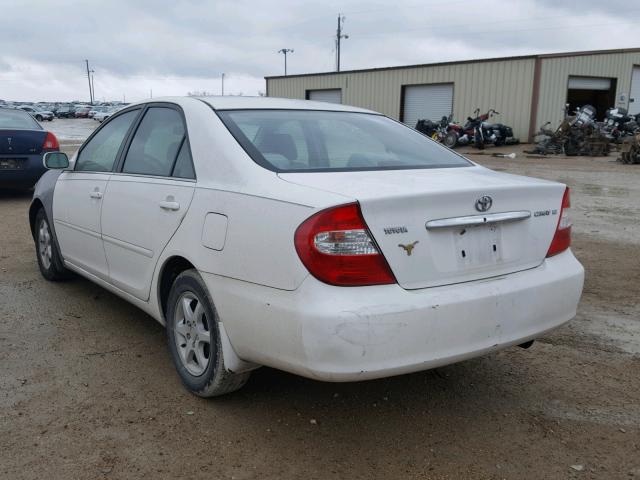 JTDBE32K220044630 - 2002 TOYOTA CAMRY LE WHITE photo 3