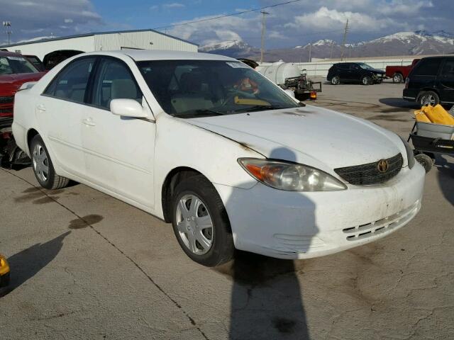 4T1BE32K62U062701 - 2002 TOYOTA CAMRY LE WHITE photo 1