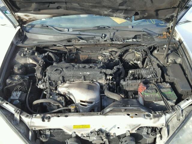 4T1BE32K62U062701 - 2002 TOYOTA CAMRY LE WHITE photo 7