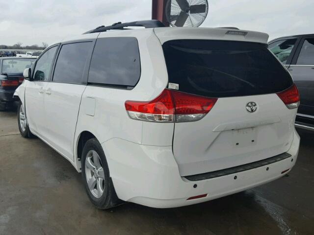 5TDKK3DC9BS027545 - 2011 TOYOTA SIENNA LE WHITE photo 3