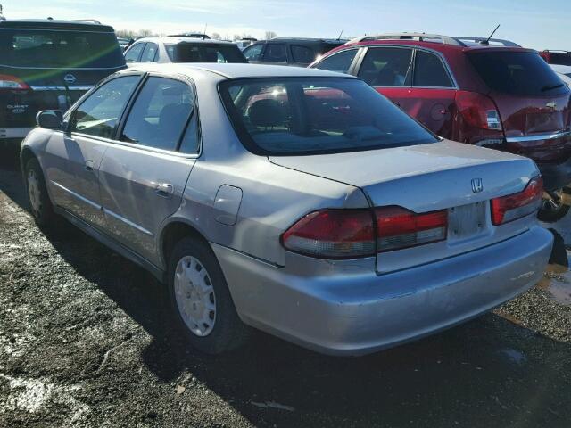 1HGCG56432A133088 - 2002 HONDA ACCORD LX SILVER photo 3