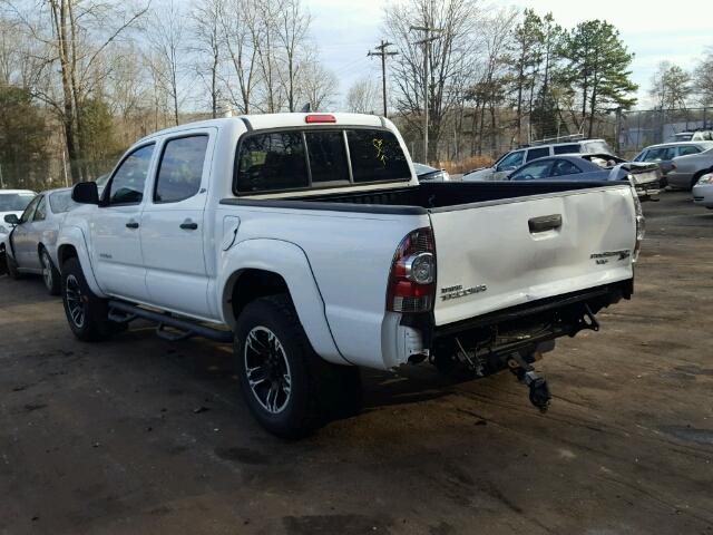 5TFJU4GN5EX062820 - 2014 TOYOTA TACOMA DOU WHITE photo 3