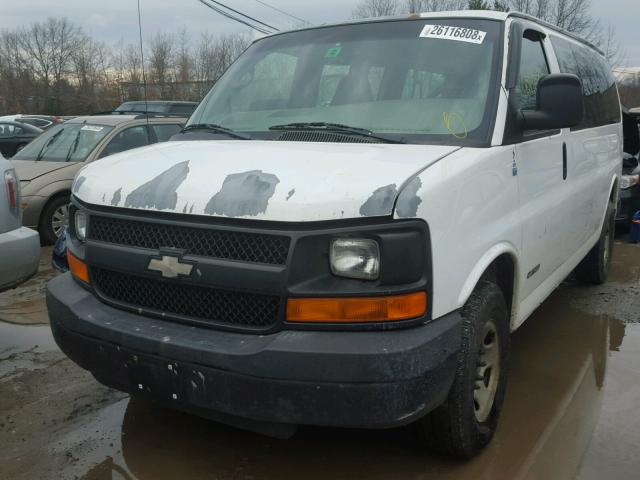 1GAGG25V961227581 - 2006 CHEVROLET EXPRESS G2 WHITE photo 2