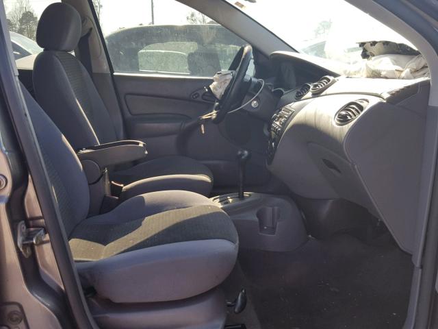 1FAFP34384W113909 - 2004 FORD FOCUS SE C GRAY photo 5