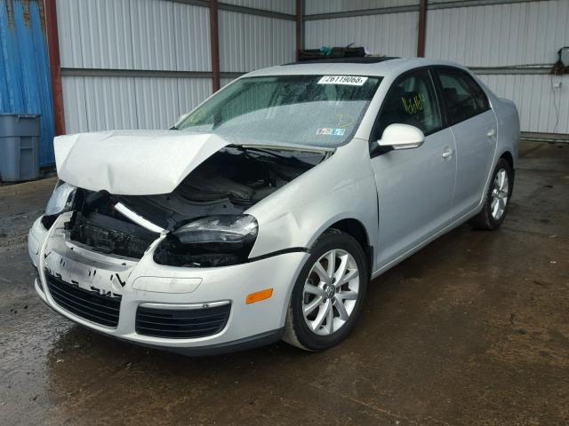 3VWRZ7AJ9AM124616 - 2010 VOLKSWAGEN JETTA SE SILVER photo 2