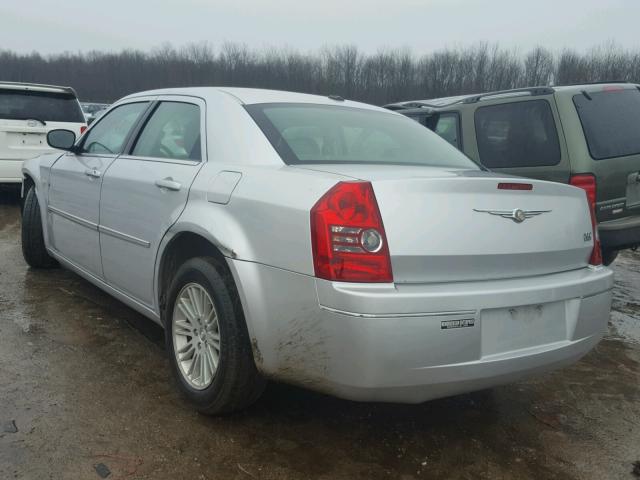 2C3KA53VX9H621799 - 2009 CHRYSLER 300 TOURIN SILVER photo 3