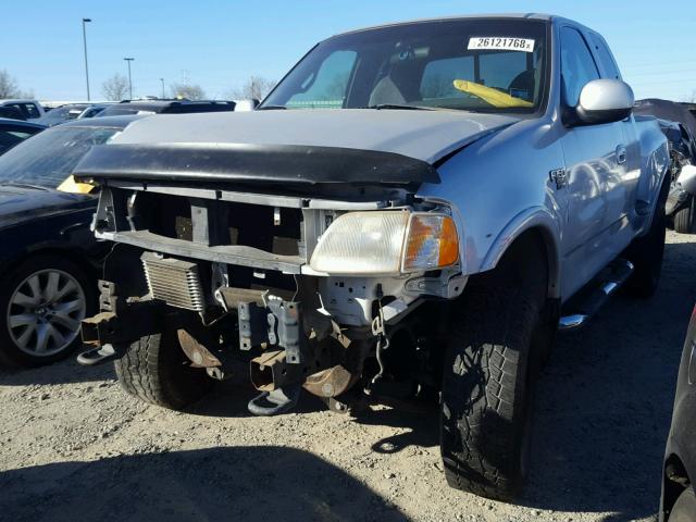 1FTRX08L8YKB04463 - 2000 FORD F150 SILVER photo 2