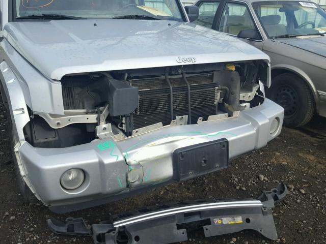 1J8HG58296C124107 - 2006 JEEP COMMANDER SILVER photo 9