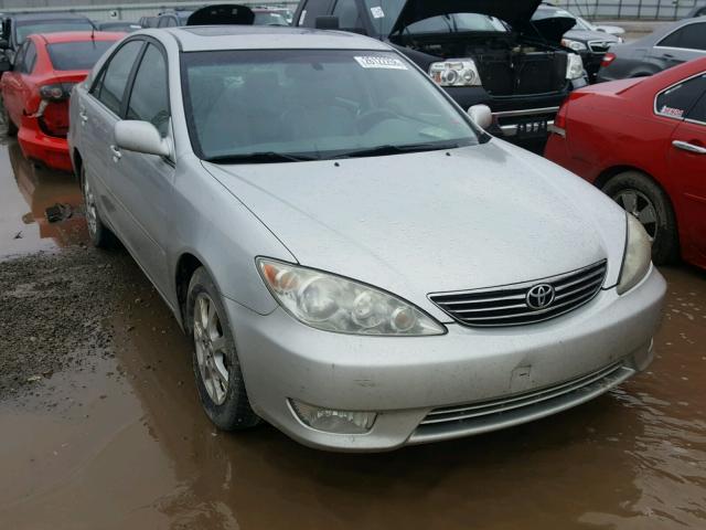 4T1BF30K15U084447 - 2005 TOYOTA CAMRY LE SILVER photo 1