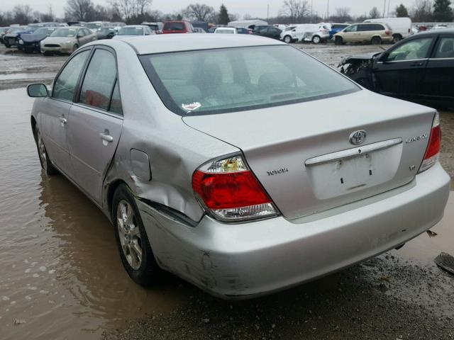 4T1BF30K15U084447 - 2005 TOYOTA CAMRY LE SILVER photo 3