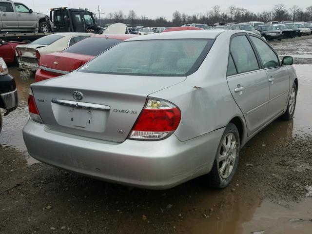 4T1BF30K15U084447 - 2005 TOYOTA CAMRY LE SILVER photo 4