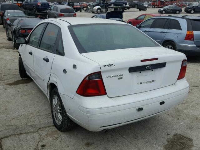 1FAFP34N47W207033 - 2007 FORD FOCUS ZX4 WHITE photo 3