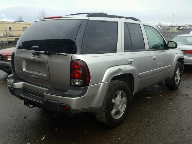 1GNDT13S452312272 - 2005 CHEVROLET TRAILBLAZE SILVER photo 4