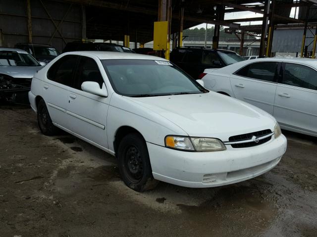 1N4DL01D5WC127964 - 1998 NISSAN ALTIMA XE WHITE photo 1