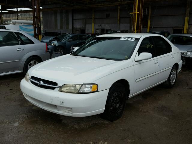 1N4DL01D5WC127964 - 1998 NISSAN ALTIMA XE WHITE photo 2