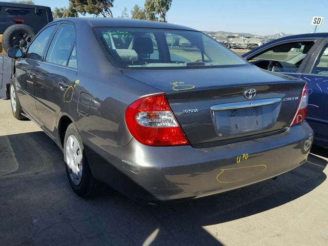 JTDBE32K720068213 - 2002 TOYOTA CAMRY LE GRAY photo 3