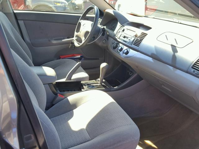 JTDBE32K720068213 - 2002 TOYOTA CAMRY LE GRAY photo 5