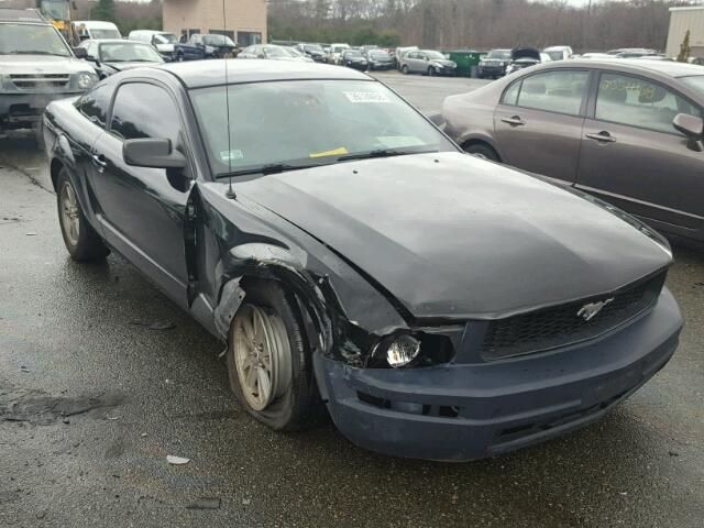 1ZVFT80N555151774 - 2005 FORD MUSTANG BLACK photo 1