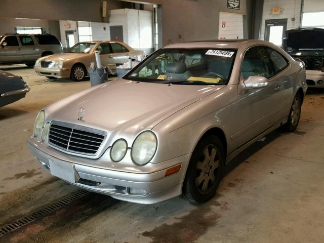 WDBLJ65G82F196576 - 2002 MERCEDES-BENZ CLK 320 SILVER photo 2