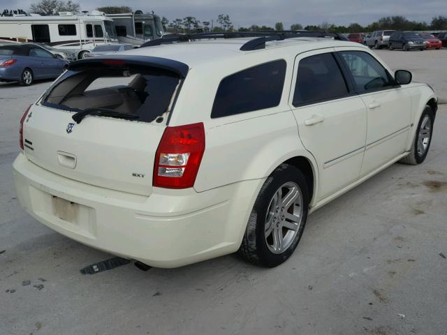 2D4FV47VX6H176923 - 2006 DODGE MAGNUM SXT WHITE photo 4