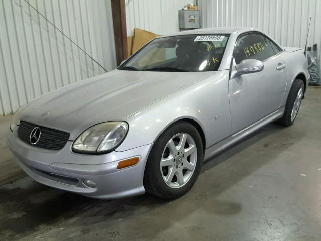 WDBKK49F53F283027 - 2003 MERCEDES-BENZ SLK 230 KO SILVER photo 2