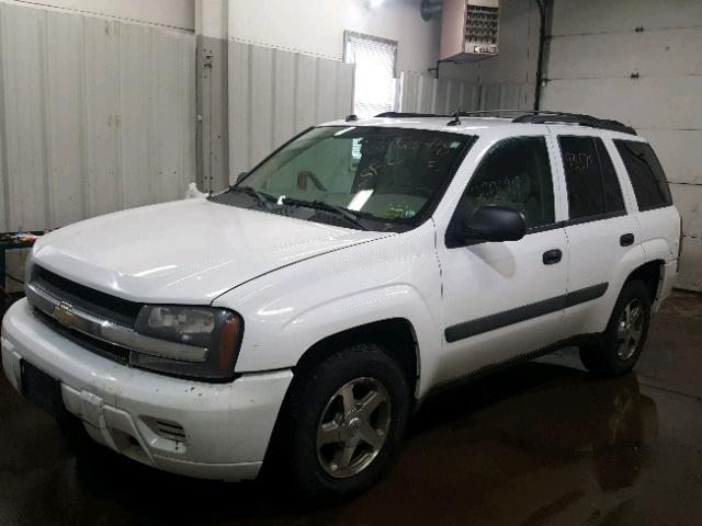 1GNDT13S352247270 - 2005 CHEVROLET TRAILBLAZE WHITE photo 2