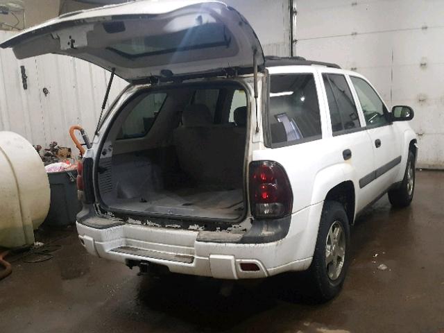 1GNDT13S352247270 - 2005 CHEVROLET TRAILBLAZE WHITE photo 4