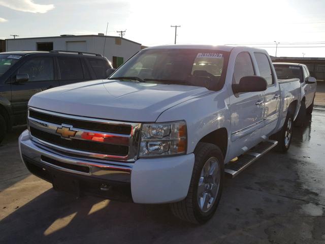 3GCPCSE04BG225742 - 2011 CHEVROLET SILVERADO WHITE photo 2