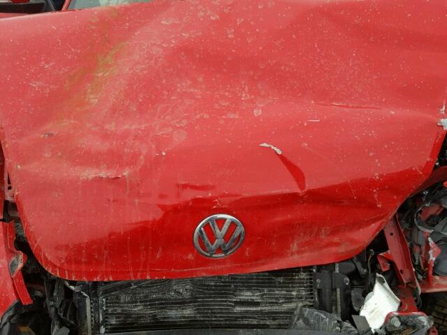 3VWHX7AT5CM622320 - 2012 VOLKSWAGEN BEETLE RED photo 7