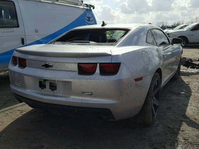 2G1FA1E33D9111727 - 2013 CHEVROLET CAMARO LS SILVER photo 4