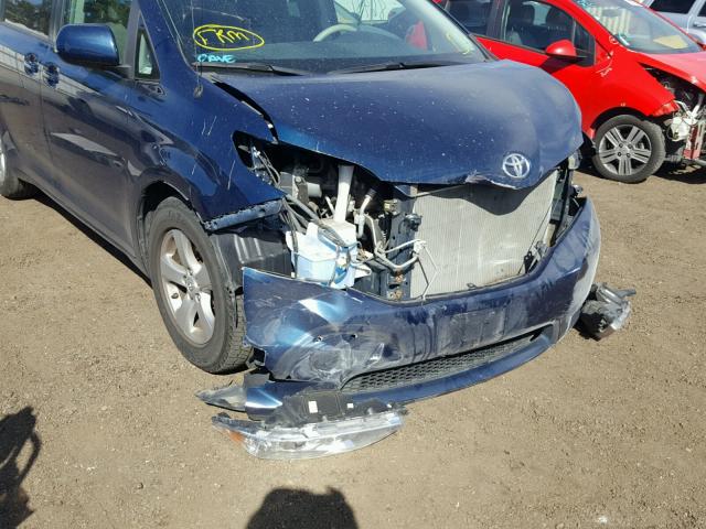 5TDKK3DCXCS264661 - 2012 TOYOTA SIENNA LE BLUE photo 9