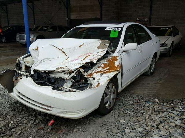 4T1BE32K12U015723 - 2002 TOYOTA CAMRY LE WHITE photo 2