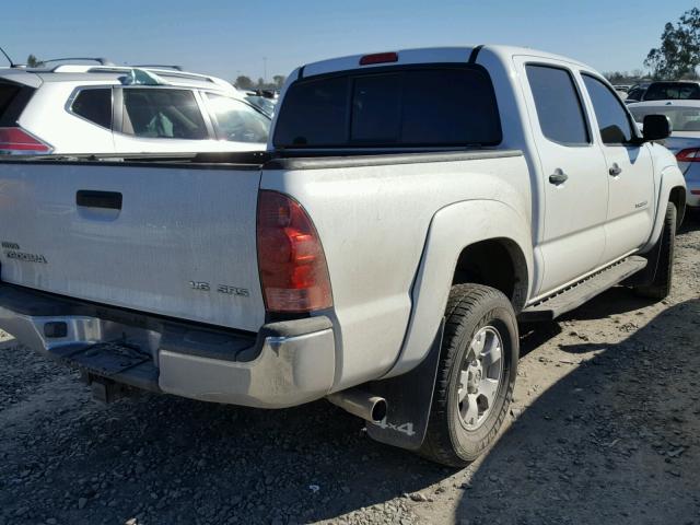 5TELU42N25Z004799 - 2005 TOYOTA TACOMA DOU WHITE photo 4