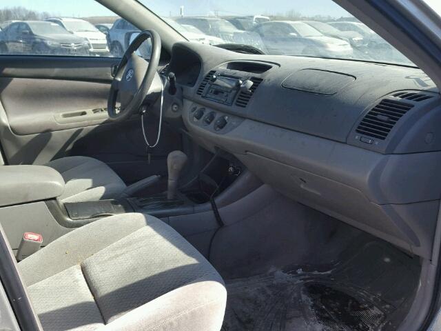 4T1BE32K54U926494 - 2004 TOYOTA CAMRY LE SILVER photo 5