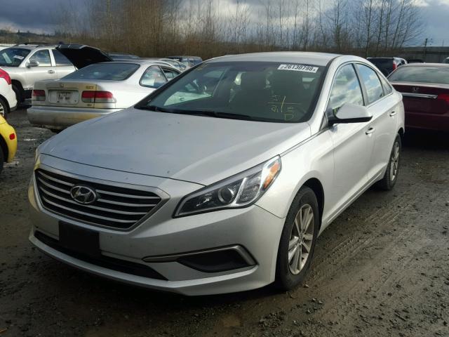 5NPE24AF6HH470459 - 2017 HYUNDAI SONATA SE SILVER photo 2