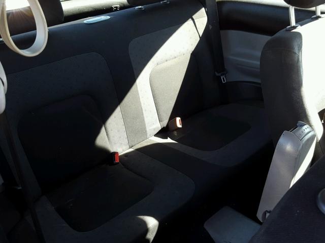 3VWCC21C4YM452225 - 2000 VOLKSWAGEN NEW BEETLE შავი ფოტო 6