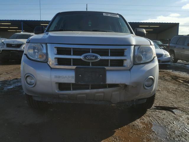 1FMCU93158KE64035 - 2008 FORD ESCAPE XLT SILVER photo 9