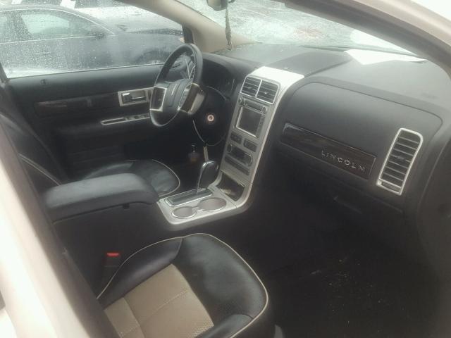 2LMDU88C48BJ39657 - 2008 LINCOLN MKX WHITE photo 5