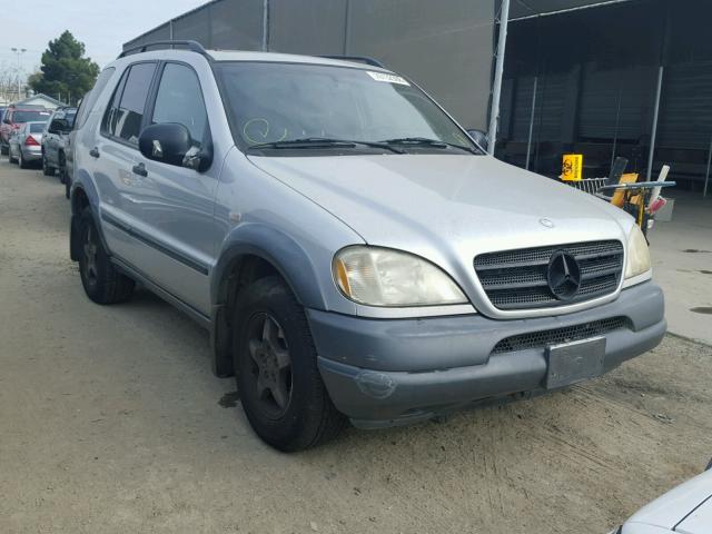 4JGAB54E3WA025376 - 1998 MERCEDES-BENZ ML 320 SILVER photo 1