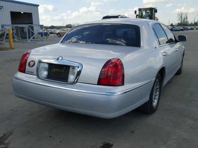 1LNHM83WX2Y626287 - 2002 LINCOLN TOWN CAR C SILVER photo 4